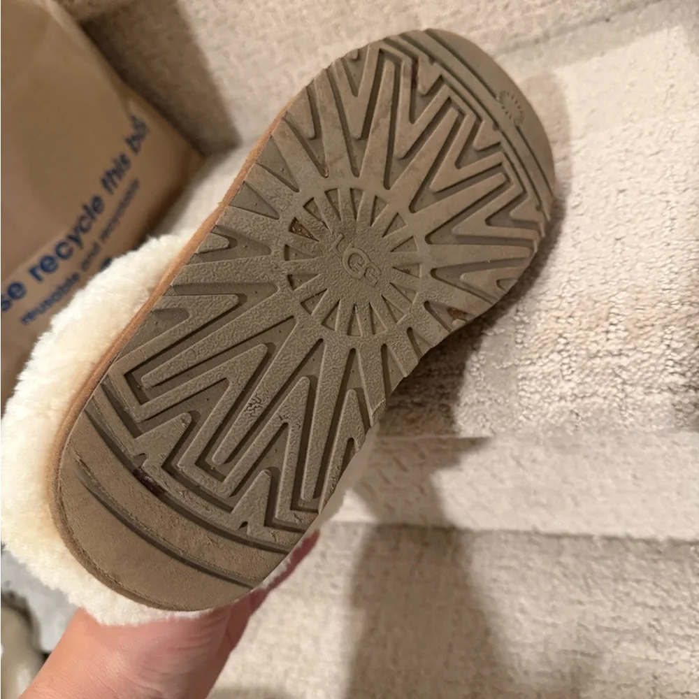 UGG Kids Brown Cozy Slippers - Picture 5 of 6